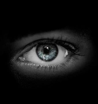 Resultados de lifting de cejas, blefaroplastia superior, e inferior y corrección de ptosis palpebral en oculoplastia.