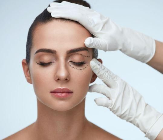 Blefaroplastia Superior: rejuvenece tu mirada de forma natural